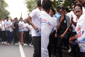 52 வயதிலும் மரதான் போட்டியில் உட்சாகமாக ஓடிய CM விஜய் - காணொளி வைரல்
