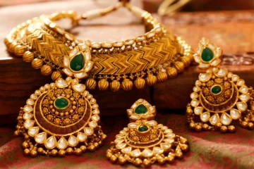 சற்று பெருமூச்சு விடும் இல்லத்தரசிகள்; சரிந்த தங்கம் விலை - எவ்வளவுனு பாருங்க..