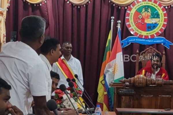 வவுனியாவில் பௌத்ததுறவி ஒருவருக்கு சிலை வேண்டும்: விடுக்கப்பட்டுள்ள கோரிக்கை | Statue Of A Buddhist Monk In Vavuniya Request