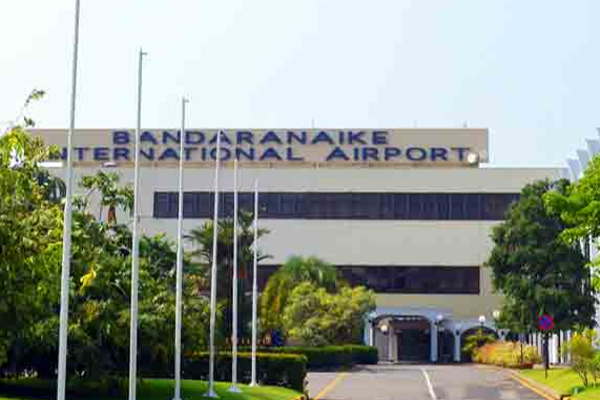 கட்டுநாயக்க விமான நிலையத்தில் வெளிநாட்டு பெண் ஒருவர் கைது | One Arrested With Drugs At Katunayake Airport கட்டுநாயக்க விமான நிலையத்தில் வெளிநாட்டு பெண் ஒருவர் கைது | One Arrested With Drugs At Katunayake Airport