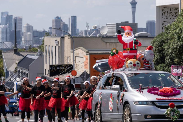 நியூசிலாந்தில் பாலன் பிறந்தார் ; கிறிஸ்துமஸ் பண்டிகையை கொண்டாடும் மக்கள் | New Zealand People Are Celebrating Christmas