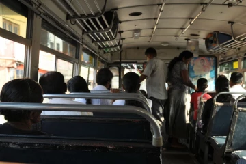 கொழும்பில் இருந்து சென்ற பேருந்தில் துஷ்பிரயோகம் - தவறி விழுந்து பெண் பலி