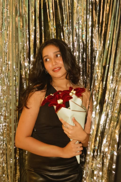 Actress Anikha: கிளாமர் உடையில் பிறந்தநாள் கொண்டாட்டம்... வைரலாகும் அனிகாவின் புகைப்படம் | Actress Anikha Surendran Birthday Photos Viral