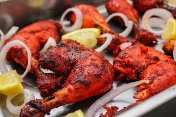 ஓட்டல் சுவையில் வீட்டிலேயே தந்தூரி சிக்கன் செய்யலாம் வாங்க! எப்படி தெரியுமா?