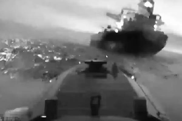 கருங்கடலில் உக்ரைன் கைவரிசை... நெருப்பு கோளமான ரஷ்யாவின் ரகசிய எண்ணெய் கப்பல்கள் | Sea Drones Destroy Putin Tankers