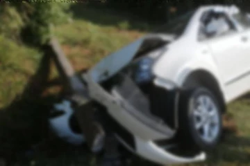 வவுனியாவில் மின்சாரக் கம்பத்தில் மோதிய கார்! ஒருவருக்கு நேர்ந்த நிலை