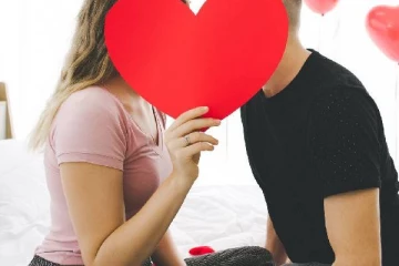 யாழில்  அயல்வீட்டு பெண்ணுடன் தாயிடம் சிக்கிய மகன்!