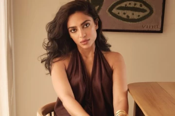 நாக சைதன்யாவின் மனைவி நடிகை சோபிதாவின் லேட்டஸ்ட் கிளாமர் க்ளிக்ஸ்..