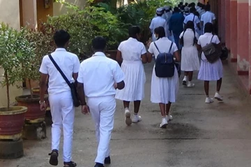 o/l பரீட்சைக்கு சென்று மாயமான மாணவிகள் மிட்பு!