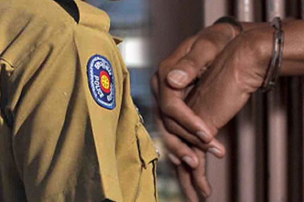 வேலை பெற்று தருவதாக கூறி இலஞ்சம் பெற்ற பாதுகாப்பு அதிகாரி கைது | Security Officer Arrested For Accepting Bribe