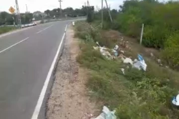 மட்டக்களப்பு மூதூர் பிரதான வீதியின் அருகில் கழிவுகளை கொட்டுவதை தவிர்க்குமாறு கோரிக்கை