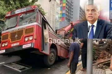 බස් රථයක් මතට ගසක් කඩා වැටීමෙන් මියගිය අයගේ පවුල්වලට රුපියල් ලක්ෂ 05ක්..ජනපති හදිසි තීරණයක් ගනී..
