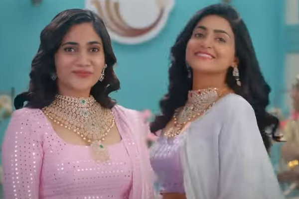 படவாய்ப்பு இல்லை... இலங்கை பெண் லொஸ்லியா இப்போ என்ன செய்கின்றார் தெரியுமா? | Sri Lanka Losliya Viral Photos