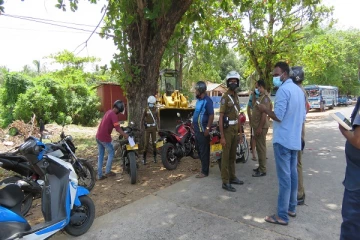 மட்டக்களப்பில் வீதிகளில் நடமாடியவர்களை பிடித்து அன்டிஜன் பரிசோதனை - ஒருவருக்கு கோவிட் உறுதி