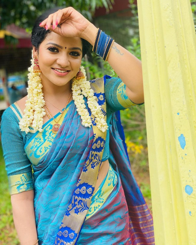 முல்லையாக மக்கள் மனதில் வாழும் மறைந்த சீரியல் நடிகை சித்ராவின் அழகிய போட்டோஸ் 6 Gallery