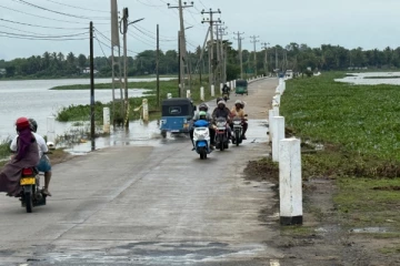 சவளக்கடை கிட்டங்கி வீதியில் மீண்டும் நீர் பரவல் ஆரம்பம்