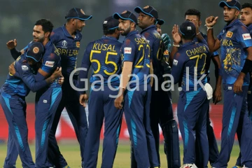 ශ්‍රී ලංකා ක්‍රිකට් කණ්ඩායමේ ප්‍රධාන පුහුණුකරු ලෙස හිටපු සුපිරි ක්‍රිකට් තරුව.