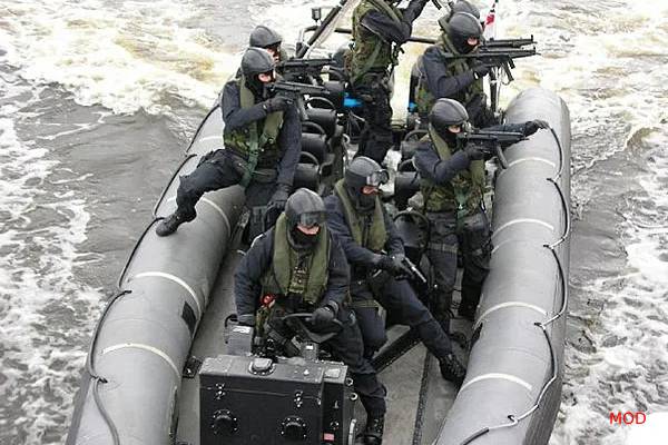 ரஷ்ய எண்ணெய் கப்பல்களை வேட்டையாட... பிரித்தானியாவின் ஹெலிகொப்டர் படை | Brit Special Forces Shadow Fleet