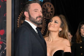 4வது முறையாக..கணவரிடம் விவாகரத்து கேட்ட பிரபல நடிகை - முடிவுக்கு வருகிறதா 2 வருட உறவு?