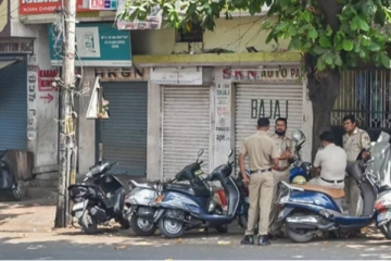 ஹிஜாப் தீர்ப்பு எதிரொலி கர்நாடகாவில் இன்று முழு அடைப்பு..! மக்களின் இயல்பு வாழ்க்கை பாதிப்பு