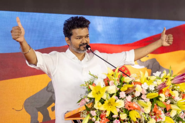 விஜய்யை சந்தித்த முக்கிய காங்கிரஸ் தலைவர் - சம்மதம் சொன்ன பிரியங்கா காந்தி (வீடியோ) | Congress Leader Met Tvk Vijay Priyanka Says Ok