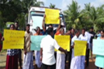 சட்டவிரோத மணல் அகழ்விற்கு எதிராக மக்கள் போராட்டம் (Photos)