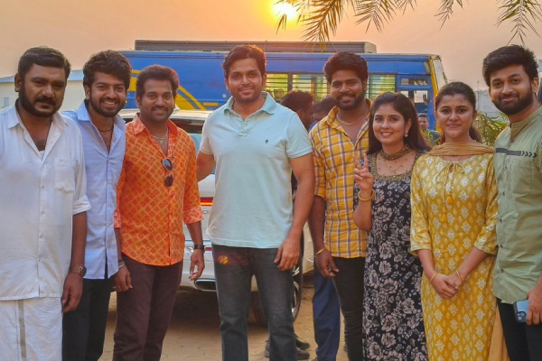 பாண்டியன் ஸ்டோர்ஸ் சீரியலில் தமிழ் சினிமாவின் டாப் நடிகர்.. யார் தெரியுமா, புகைப்படம் இதோ | Top Actor With Pandian Stores Serial Members