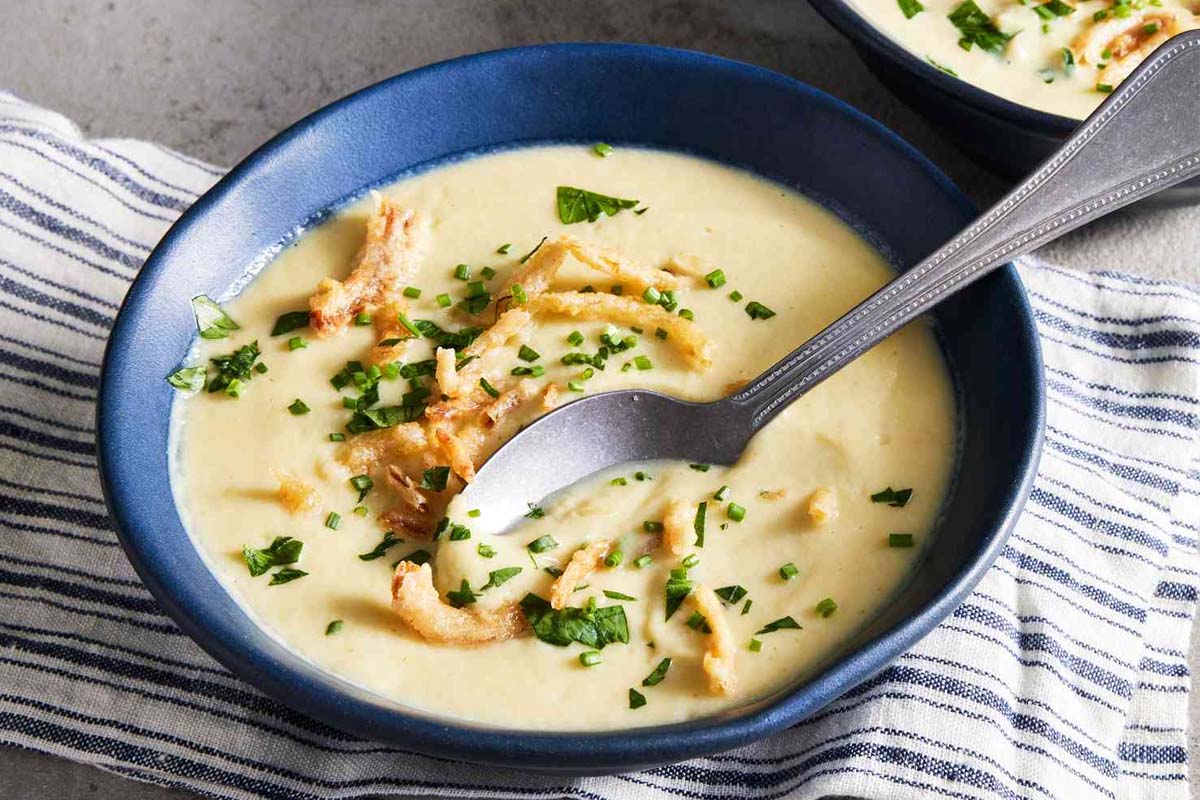 ஒருமுறை காலிஃப்ளவரை இப்படி சூப் செய்து பாருங்க... ஹோட்டல் சுவையையே மிஞ்சிடும் | How To Make Restaurant Style Cauliflower Corn Soup