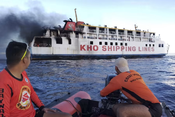 நடுக்கடலில் பயணிகள் படகில் பற்றியது தீ -120 பேரின் நிலை என்ன..! | Ferry With 120 People On Board Catches Fire