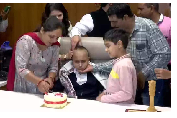 ஒருநாள் கலெக்டரான 11 வயது சிறுமி: நெஞ்சை உருக்கும் உண்மை சம்பவம் | 11 Year Old Become Oneday Collector