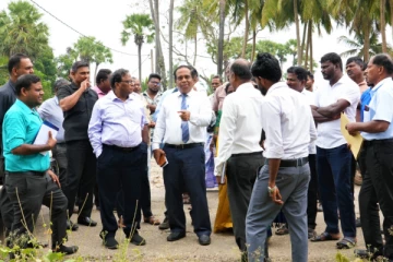 வெள்ளத்தால் பாதிக்கப்பட்ட முல்லைத்தீவு பகுதி ; களத்தில் இறங்கிய வட மாகாண ஆளுநர்