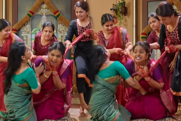 Ethirneechal: போனை தர்றேன் தர்றேன் என கதறிய அறிவுக்கரசி.... மாஸ் காட்டிய பெண்களுக்கு இப்படியொரு ஏமாற்றமா? | Ethirneechal Womens Attack Arivukarasi