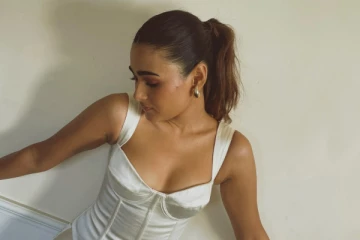 ஷாலினி பாண்டே வேற லெவல் ஹாட் போட்டோஷூட்