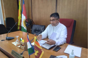 கிளிநொச்சியில் குண்டர்களால் தாக்கப்பட்ட மாணவி - ஆளுநருக்கு தாயார் முறைப்பாடு