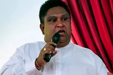 நாட்டு பிரச்சினை தீரும்வரை நாடாளுமன்றம் வரமாட்டேன்;  வெளியேறிய எம் பி!