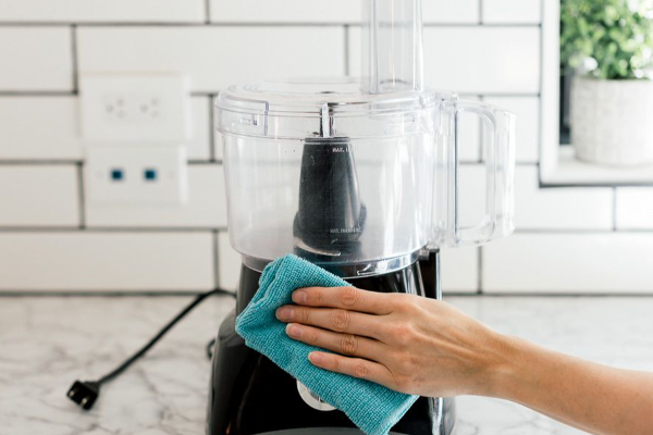 தினமும் பயன்படுத்தும் மிக்ஸியில் நாற்றம் வீசாமல் இருக்க... இந்த ஒரே ஒரு பொருள் போதும்! | Tips To Cleaning Your Kitchen Electronics