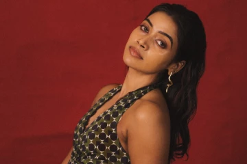 பிக் பாஸ் தர்ஷிகா ஷார்ட் உடையில் ட்ரெண்டி புகைப்படங்கள்