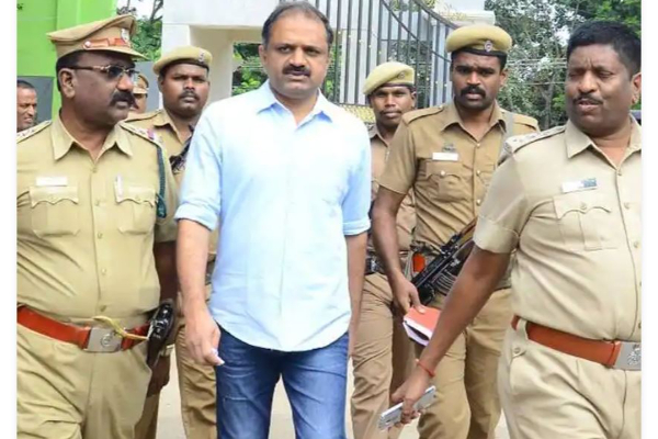 முதலமைச்சர் மு.க.ஸ்டாலினை நேரில் சந்தித்து நன்றி தெரிவித்தார் பேரறிவாளன் | Perarivalan With Mother Meets Mk Stalin In Chennai