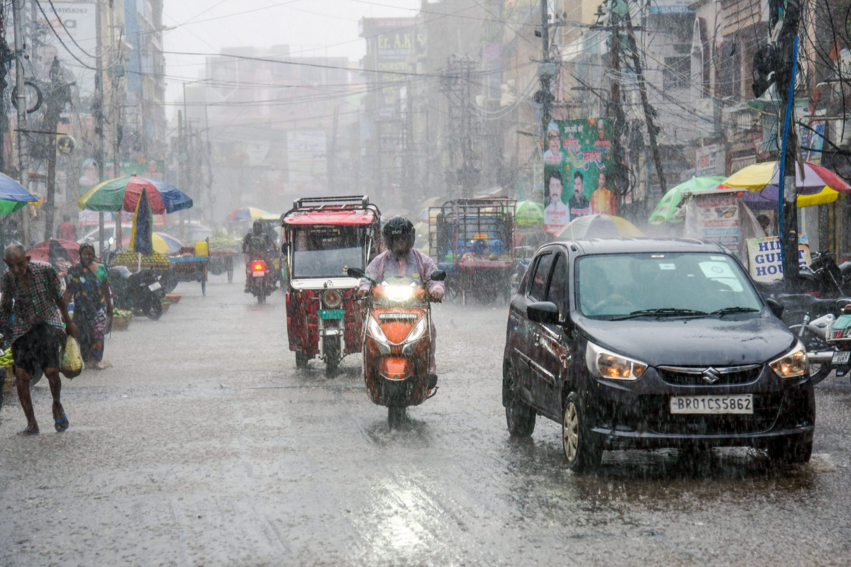 தமிழகத்தில் இன்று 3 மாவட்டங்களில் கனமழை பெய்யும்.., எங்கெல்லாம் தெரியுமா? | Heavy Rain In 3 Districts Of Tamil Nadu Today