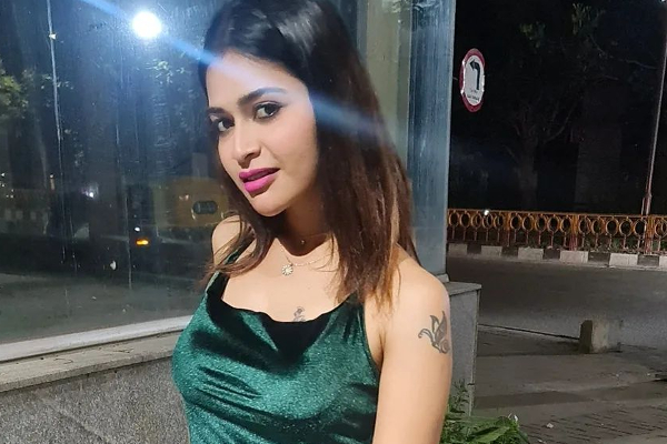 தர்ஷா குப்தா வீட்டுக்கு வந்த லெட்டர்.. கடும் அதிர்ச்சியான நடிகை | Dharsha Gupta Fan Love Letter In Blood