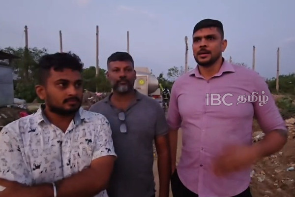 யாழ் கல்லூண்டாயில் பற்றி எரிந்த குப்பை மேடு! | Huge Fire At Kallundai Dump Yard In Jaffna