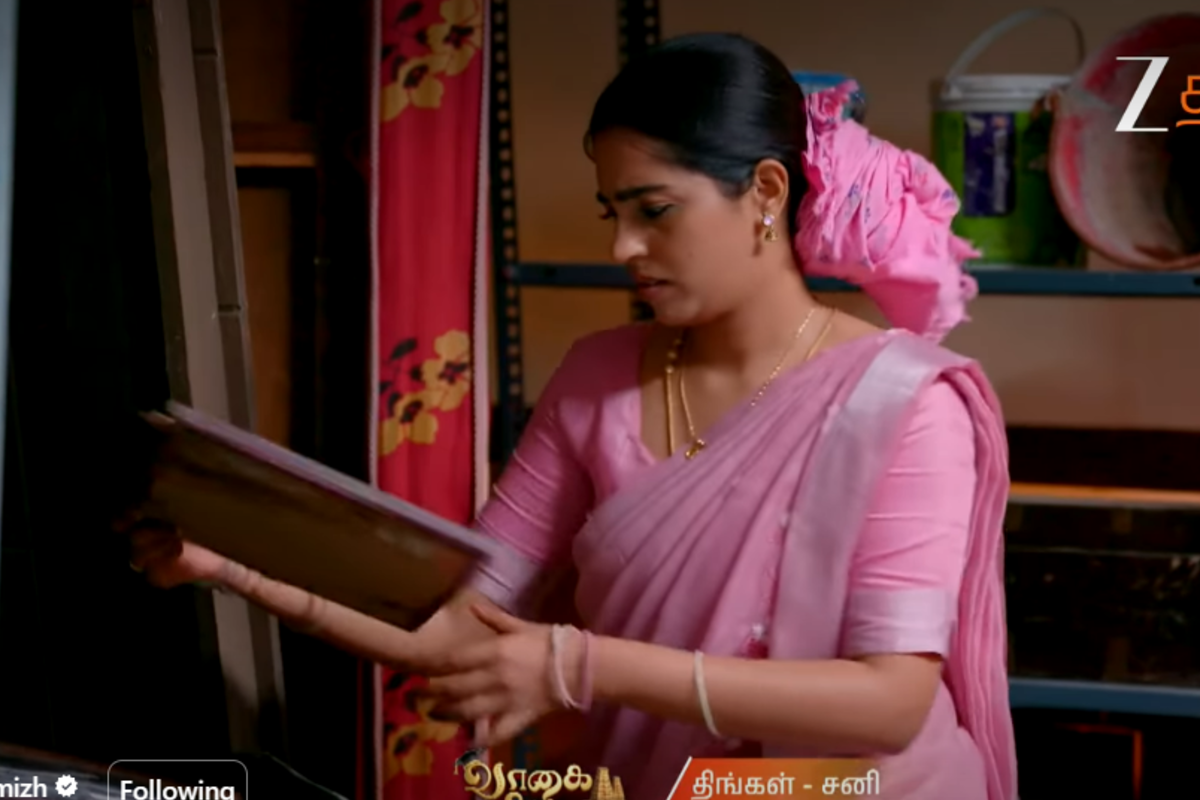 ஸ்டோர் ரூமில் கிடைத்த போட்டோ... மீனாட்சியின் சந்தேகத்திற்கு கிடைக்குமா விடை? வாகை சூடவா இன்றைய எபிசோட் அப்டேட்! | Vaagai Sooda Va Serial Today Episode 01 08 2026 ஸ்டோர் ரூமில் கிடைத்த போட்டோ... மீனாட்சியின் சந்தேகத்திற்கு கிடைக்குமா விடை? வாகை சூடவா இன்றைய எபிசோட் அப்டேட்! | Vaagai Sooda Va Serial Today Episode 01 08 2026