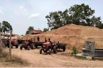 அம்பாறை மாவட்ட நாடாளுமன்ற உறுப்பினர் தலைமையில் இடம்பெறும் சட்ட விரோதம்-மீட்டுத்தருமாறு மக்கள் கோரிக்கை!