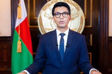 அரசியல் அதிர்ச்சி ; அரசாங்கத்தை கலைக்க தயாராகிய மடகஸ்கார் ஜனாதிபதி