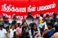 போராடுவதும், போராடிப் போராடியே இறப்பதுமாக நீளும் துயரம்…