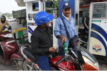 தமிழகத்தில் ரூ.100ஐ கடந்தது பெட்ரோல் விலை