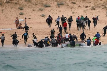 ஒரே நாளில் பிரித்தானியாவை வந்தடைந்த 430 புலம்பெயர்ந்தோர்!