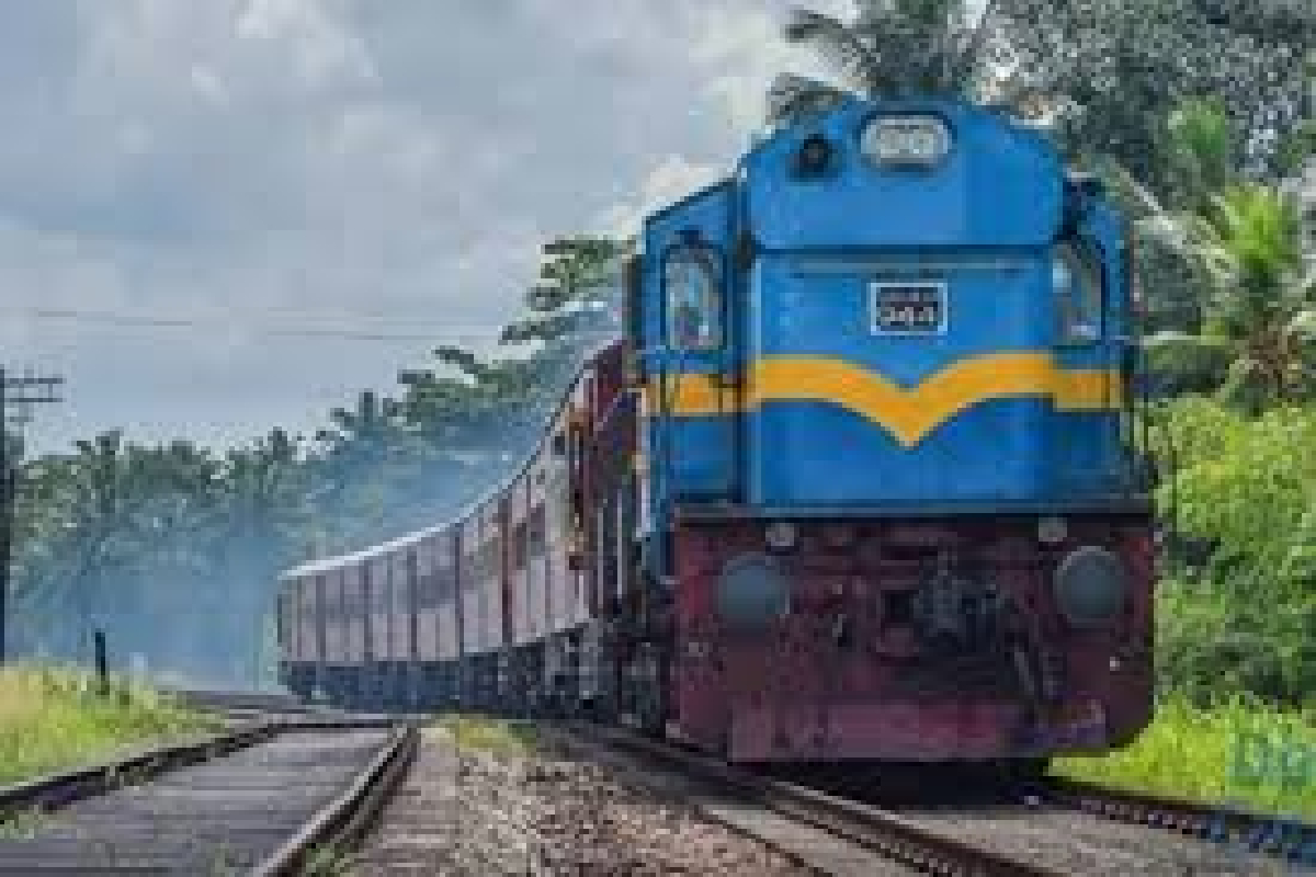 வேலைநிறுத்தப் போராட்டத்தை கைவிட்ட ரயில் கட்டுப்பாட்டாளர்கள் சங்கம் | Railway Controllers Calls Off Planned Strike