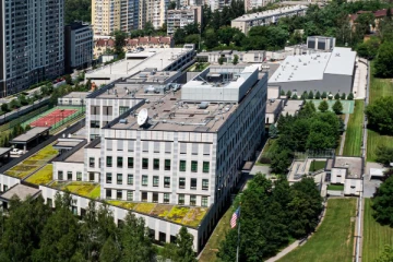 உடனே இந்த நாட்டை விட்டு வெளியேறுங்கள்! தூதரக ஊழியர்களின் குடும்பத்தினருக்கு அமெரிக்கா உத்தரவு