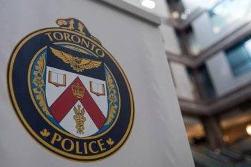 ரொறன்ரோவில் இஸ்ரேலிய தூதரக படிக்கட்டுகளில் சிவப்பு வண்ணம் பூசிய யூத மத குரு